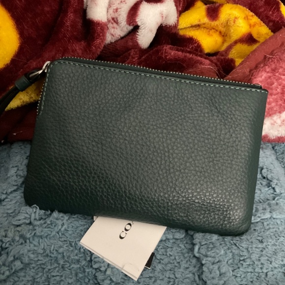 NWT COACH Wristlet Forest Green Leather - Picture 2 of 3